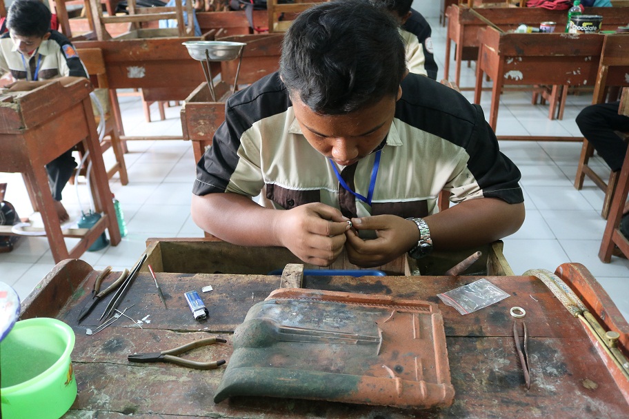 Pembuatan Perhiasan Pembuatan Perhiasan